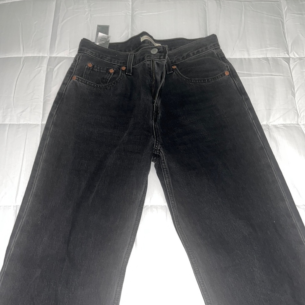 Black Levi’s low waist straight jeans size 26 in perfect condition